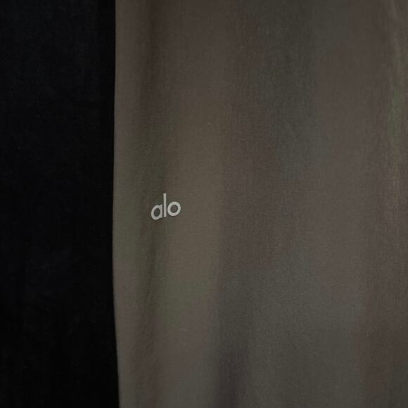 ALO Yoga Mid-Rise Showdown Trouser Women’s Size Medium Color Espresso - Picture 6 of 10